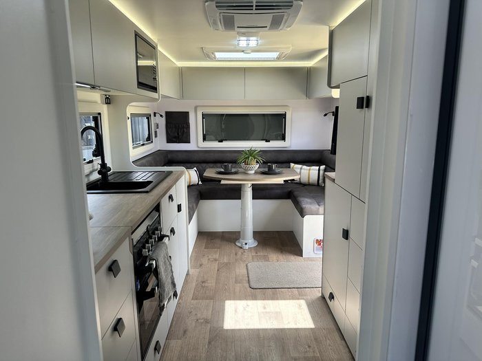 2025 JB Caravans Dirt Road Xtreme 23'6 Rear Club