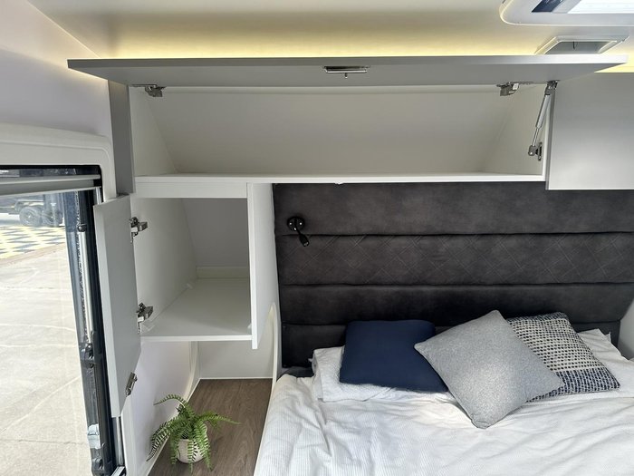 2025 JB Caravans Dirt Road Xtreme 23'6 Rear Club