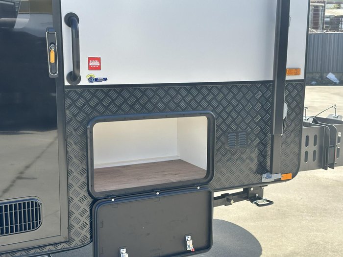 2025 JB Caravans Dirt Road Xtreme 23'6 Rear Club