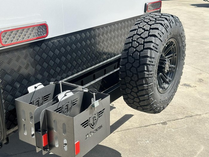 2025 JB Caravans Dirt Road Xtreme 23'6 Rear Club