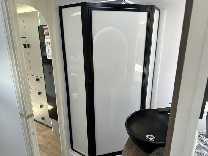 2025 JB Caravans Dirt Road Xtreme 23'6 Rear Club