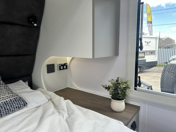 2025 JB Caravans Dirt Road Xtreme 23'6 Rear Club