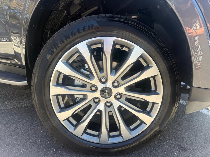 2025 Ford Everest Platinum