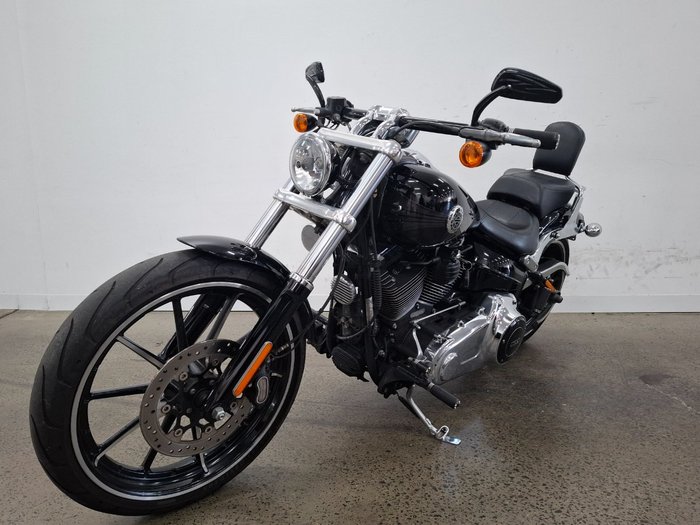 2015 HARLEY-DAVIDSON FXSB SOFTAIL BREAKOUT Black