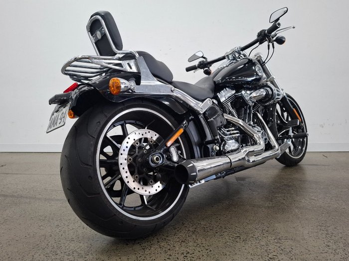 2015 HARLEY-DAVIDSON FXSB SOFTAIL BREAKOUT Black
