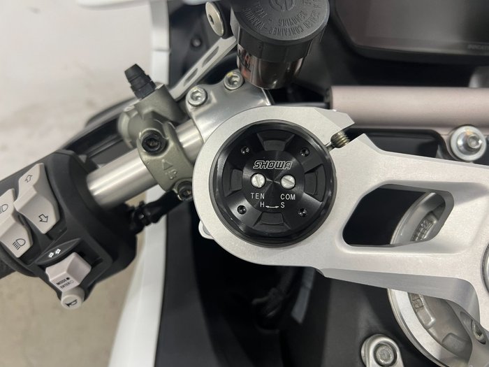 2022 DUCATI PANIGALE V2 White