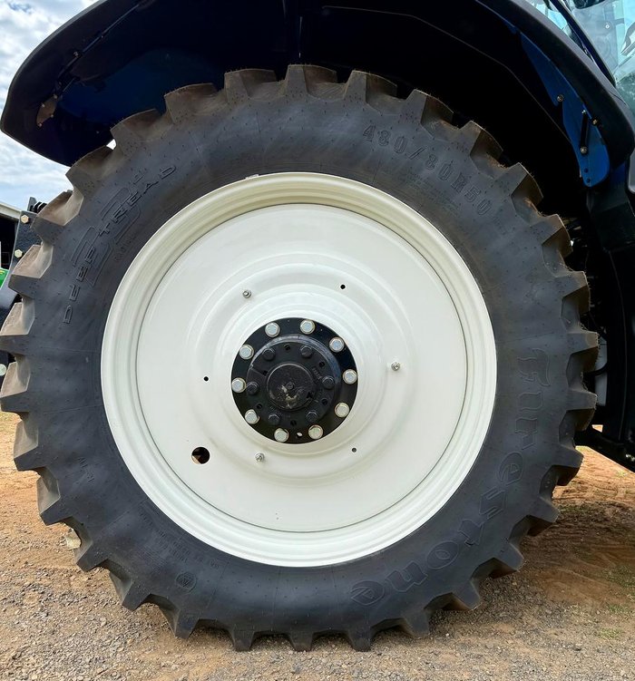 New Holland T8.415 Plmi Ultra Command Tractor