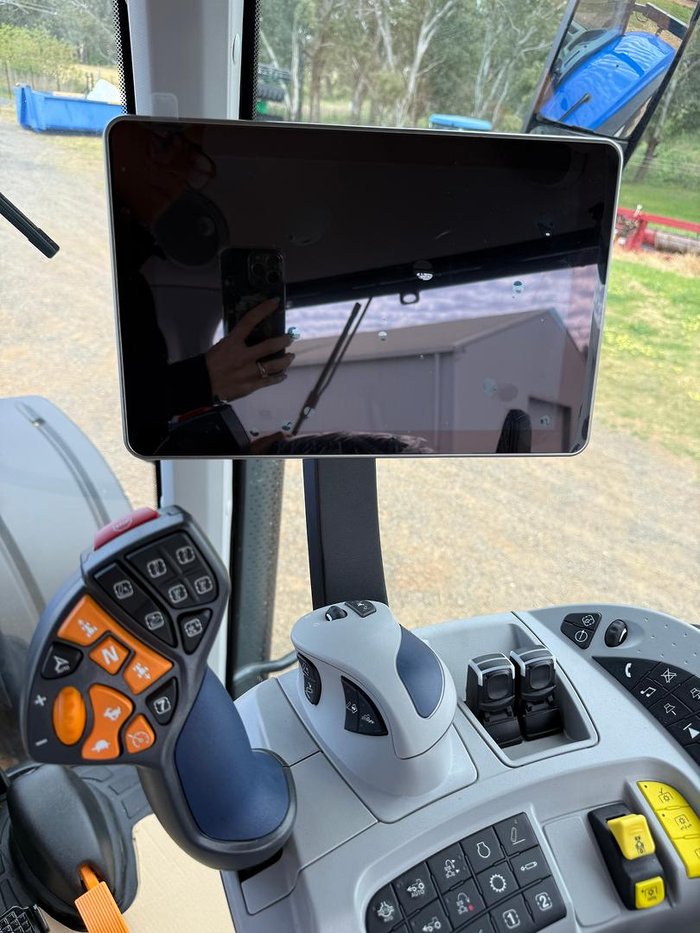 New Holland T8.415 Plmi Ultra Command Tractor