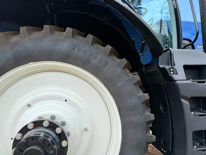 New Holland T8.415 Plmi Ultra Command Tractor