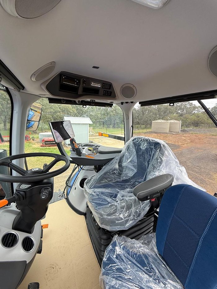 New Holland T8.415 Plmi Ultra Command Tractor