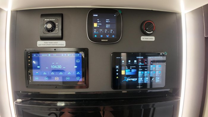 2025 Phoenix 19'6 Signature