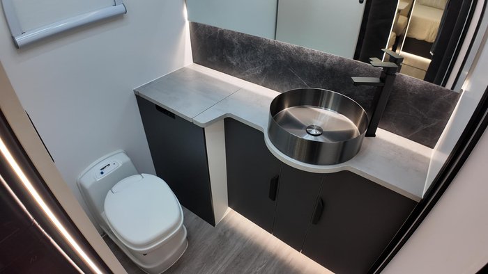 2025 Phoenix 19'6 Signature