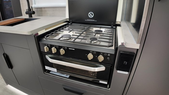 2025 Phoenix 19'6 Signature