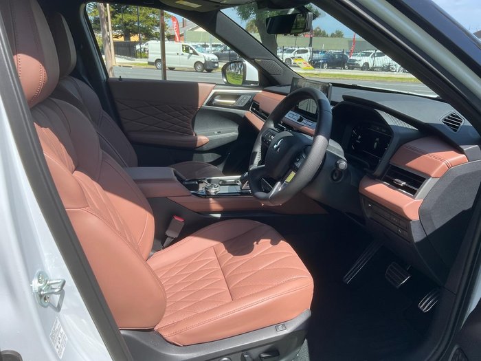 2025 Mitsubishi Outlander Exceed Tourer ZM MY25 AWD White Diamond with Black Mica Roof