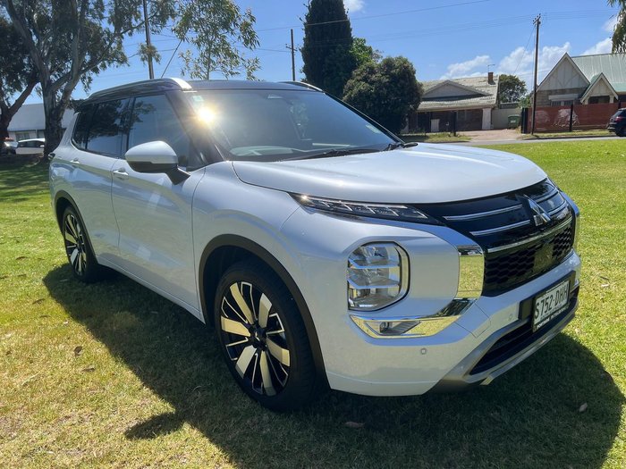 2025 Mitsubishi Outlander Exceed Tourer ZM MY25 AWD White Diamond with Black Mica Roof