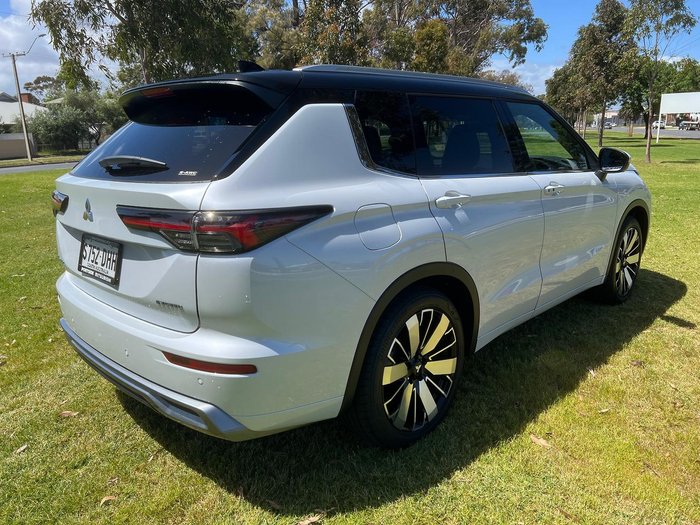 2025 Mitsubishi Outlander Exceed Tourer ZM MY25 AWD White Diamond with Black Mica Roof