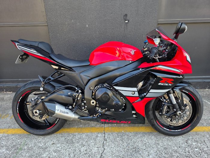 2016 Suzuki GSX-R1000 RED