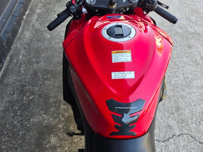2016 Suzuki GSX-R1000 RED