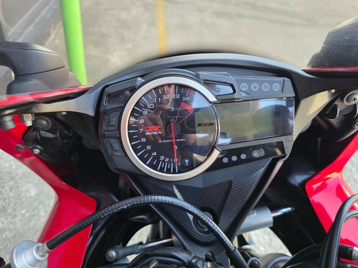 2016 Suzuki GSX-R1000 RED