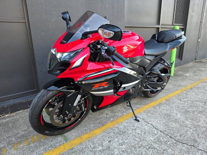 2016 Suzuki GSX-R1000 RED