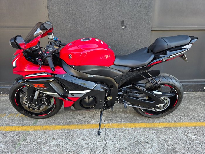 2016 Suzuki GSX-R1000 RED