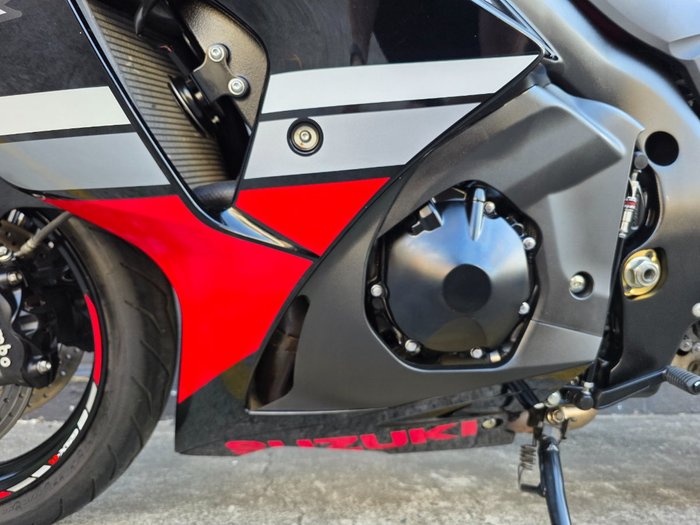 2016 Suzuki GSX-R1000 RED