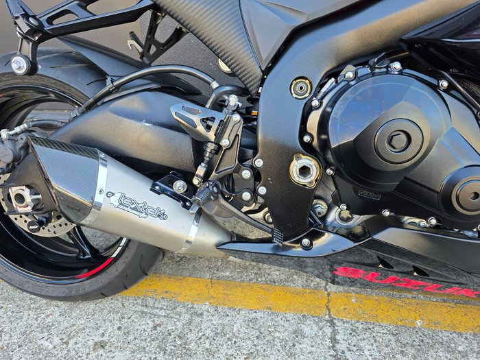2016 Suzuki GSX-R1000 RED