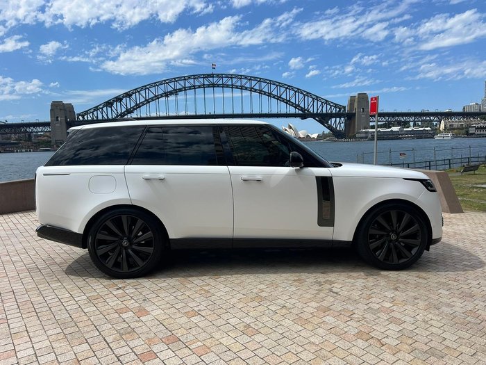 2024 Land Rover Range Rover P615 SV