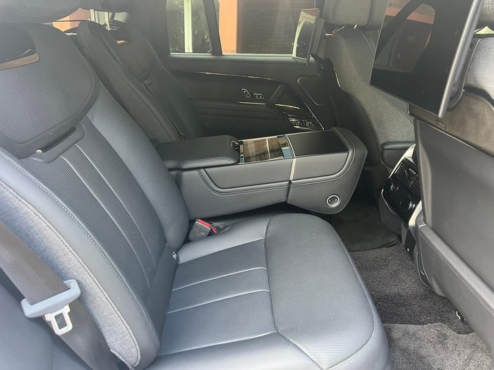 2024 Land Rover Range Rover P615 SV