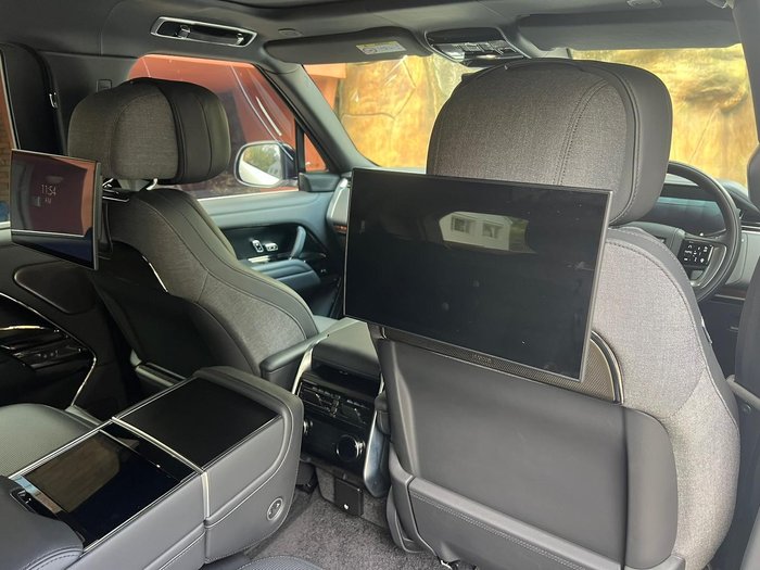 2024 Land Rover Range Rover P615 SV