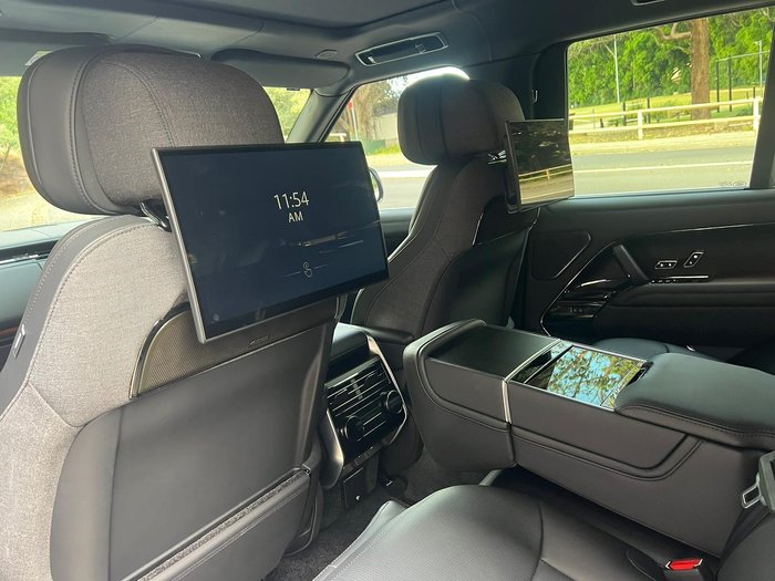 2024 Land Rover Range Rover P615 SV