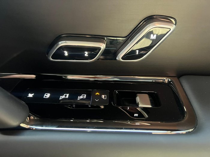 2024 Land Rover Range Rover P615 SV
