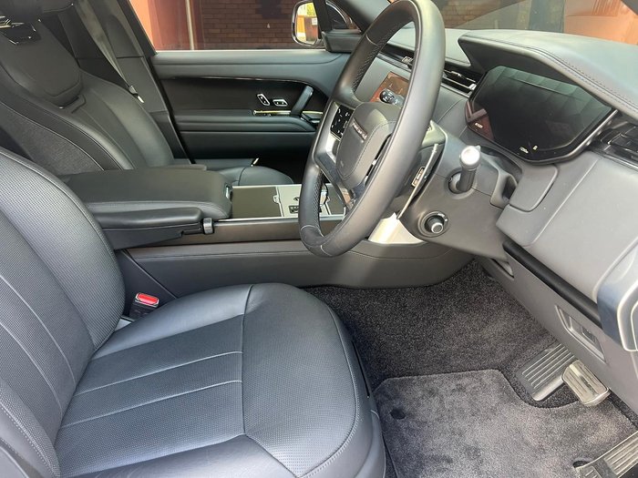 2024 Land Rover Range Rover P615 SV