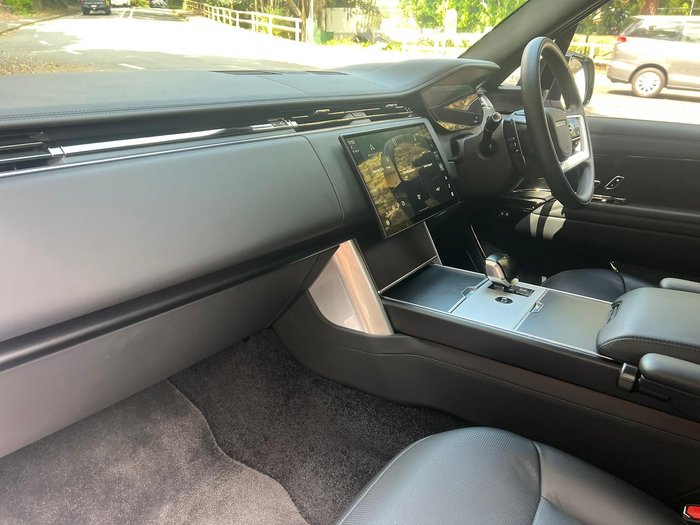 2024 Land Rover Range Rover P615 SV