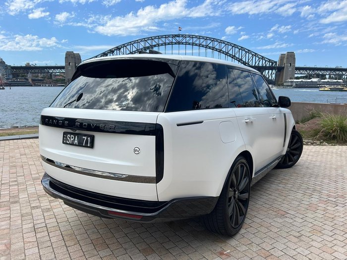 2024 Land Rover Range Rover P615 SV