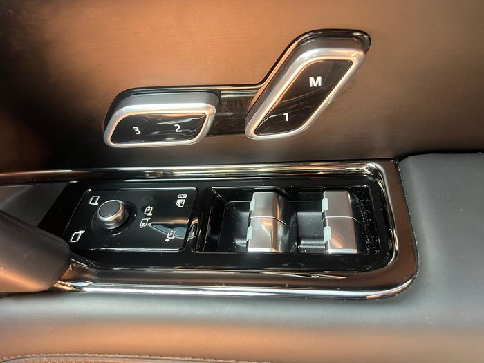 2024 Land Rover Range Rover P615 SV