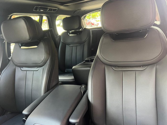 2024 Land Rover Range Rover P615 SV