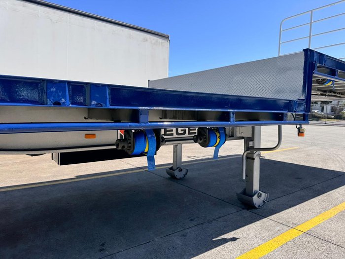 2007 Krueger St3 Lead A 12 Pallet Drop Deck Semi