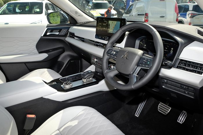 2025 Mitsubishi Outlander Exceed