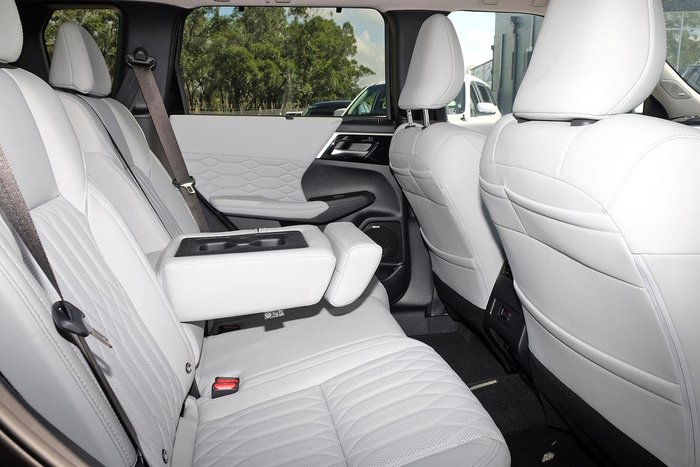 2025 Mitsubishi Outlander Exceed