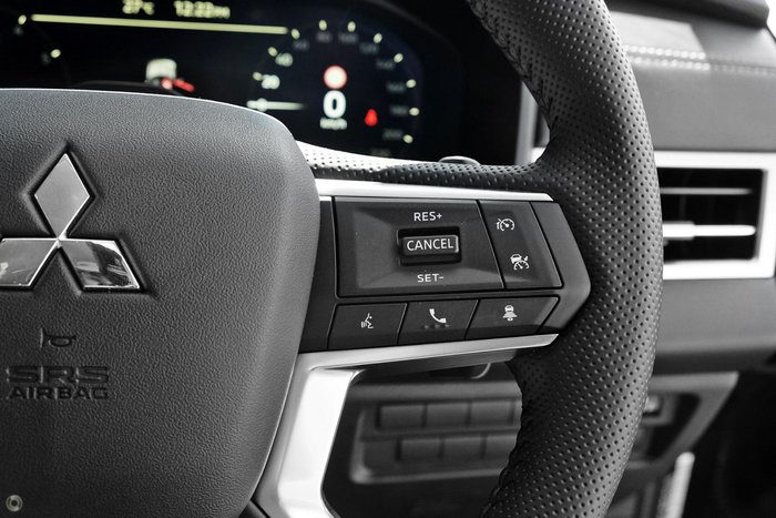 2025 Mitsubishi Outlander LS