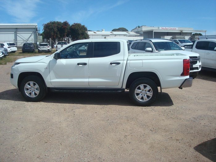 2025 Mitsubishi Triton GLX+