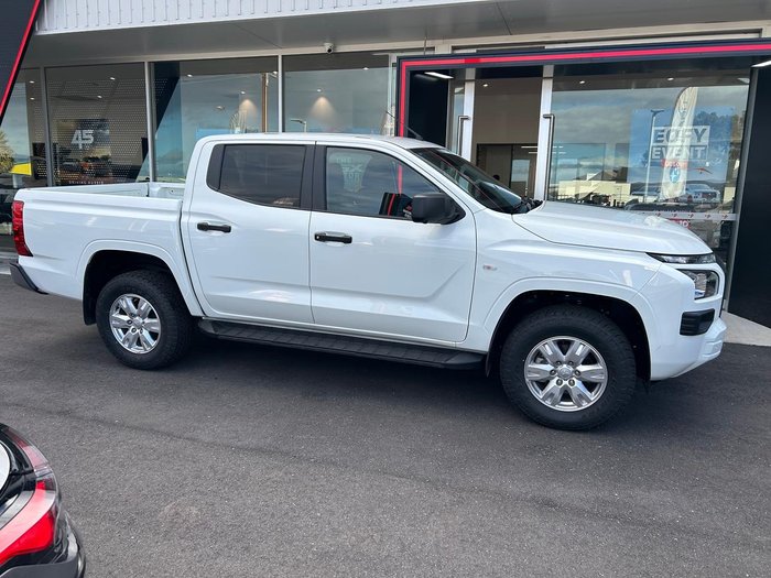 2025 Mitsubishi Triton GLX+