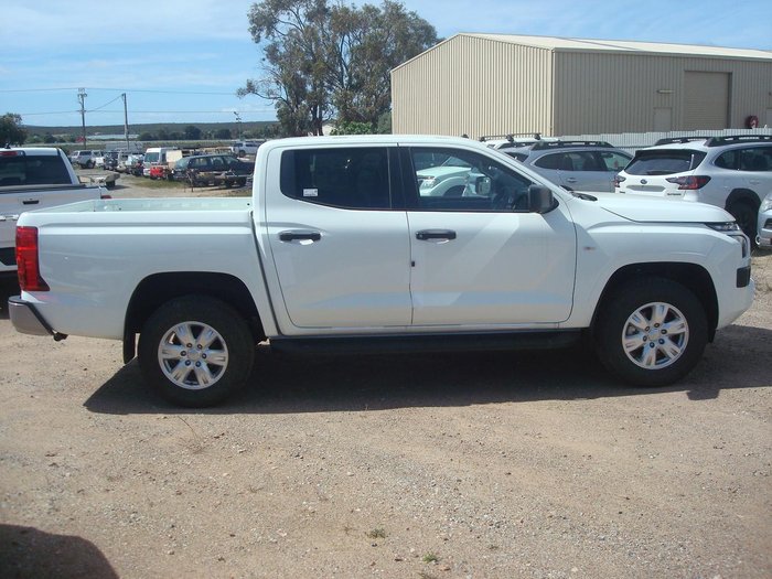 2025 Mitsubishi Triton GLX+