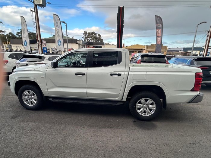 2025 Mitsubishi Triton GLX+