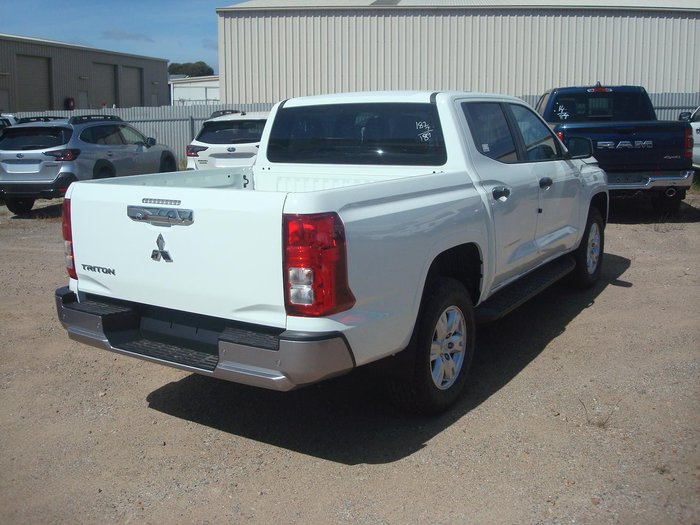 2025 Mitsubishi Triton GLX+