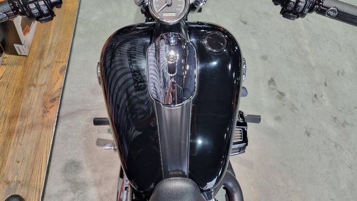 2017 Harley-davidson FXSB SOFTAIL BREAKOUT Black