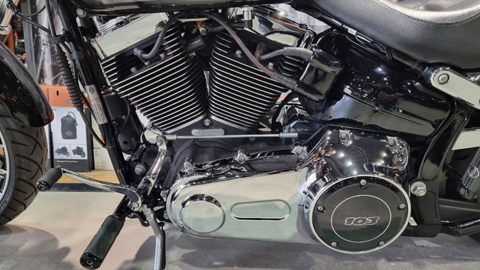2017 Harley-davidson FXSB SOFTAIL BREAKOUT Black