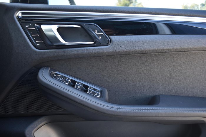 2023 Porsche Macan T 95B MY23 AWD Carrara White