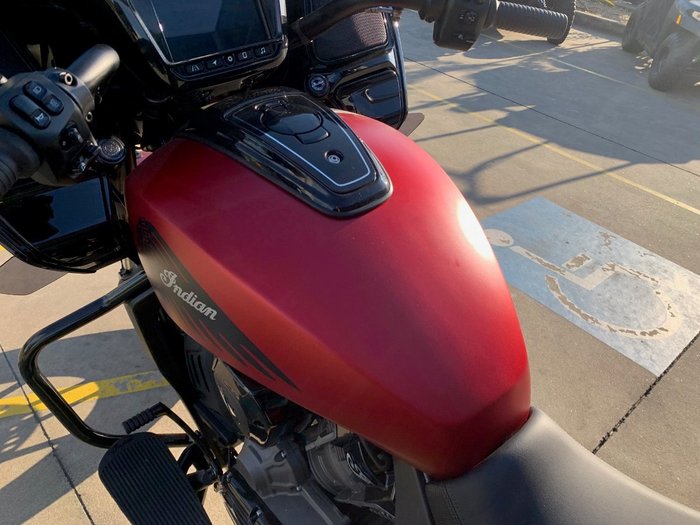 2024 Indian CHALLENGER DARK HORSE SUNSET RED